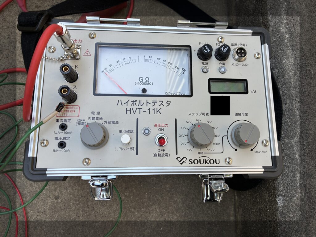 アナログタイプの高圧メガー