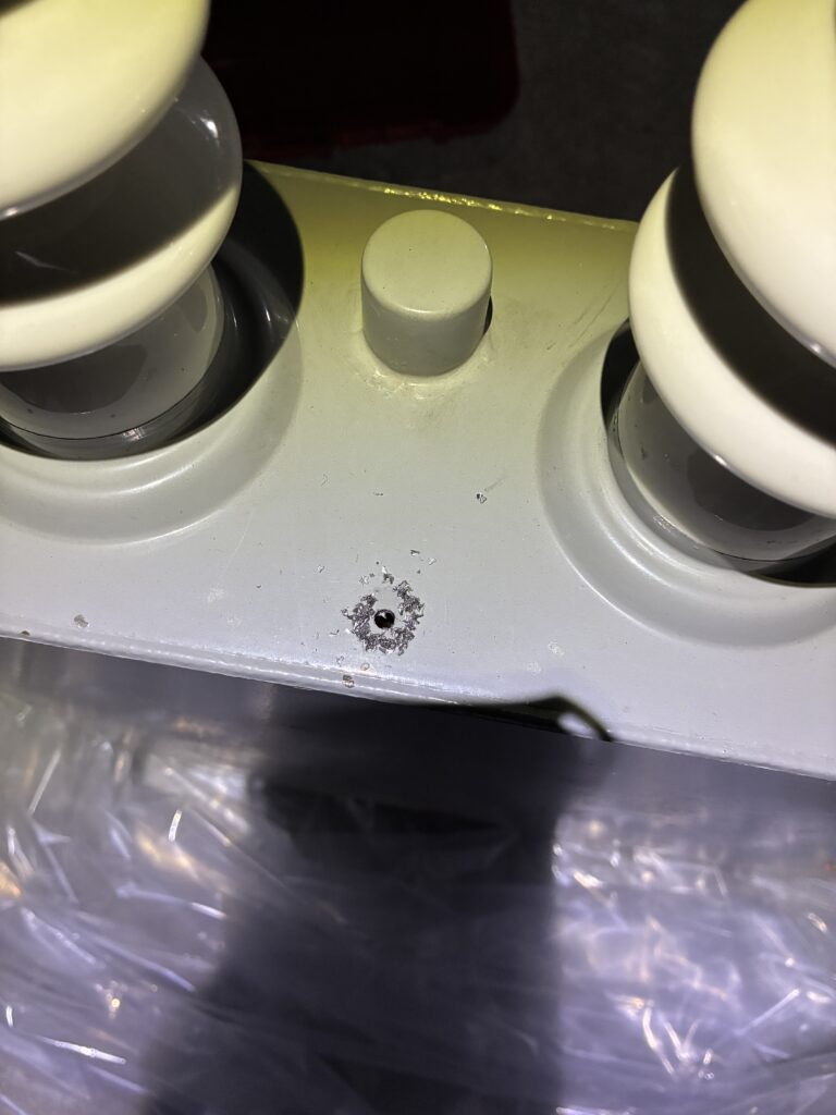 コンデンサの穴あけ