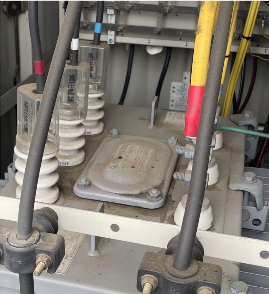 換気扇から落ちたと思われる黒い大きな埃