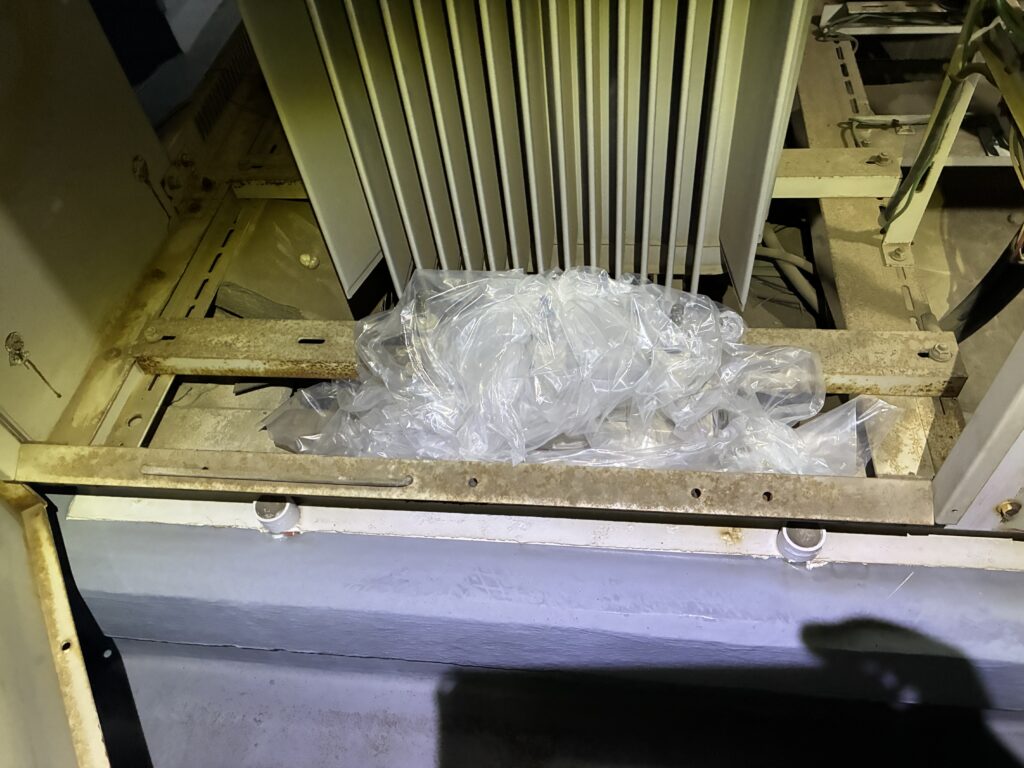 キュービクル内においたコンデンサ