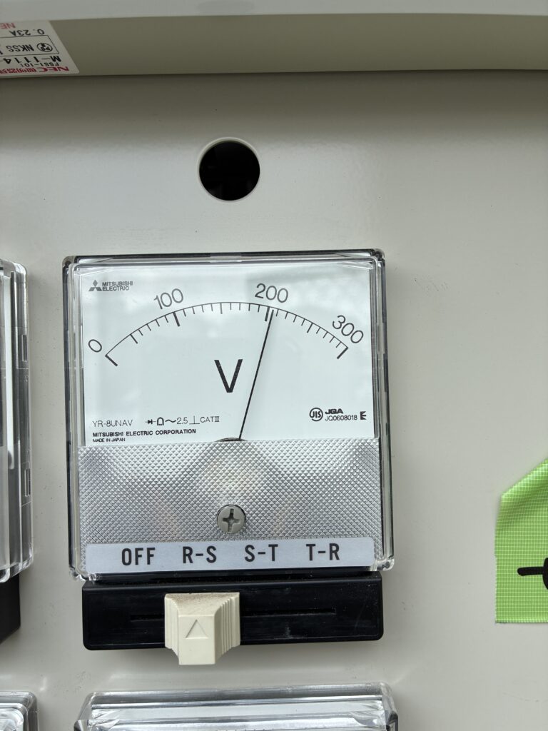 R-S相 200V の表示