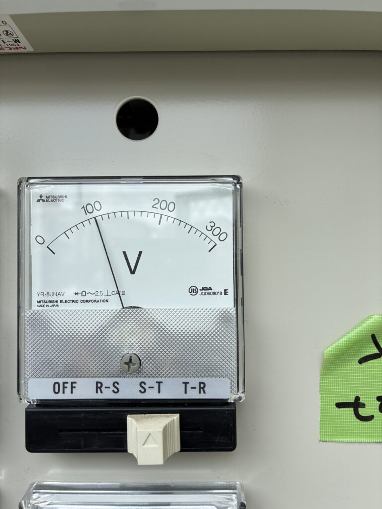 S-T相 100V の表示