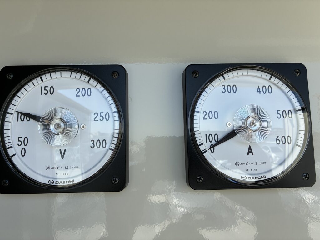 電圧・電流メーター