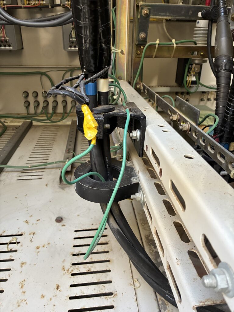 ZCTにシールドケーブルが通ってる