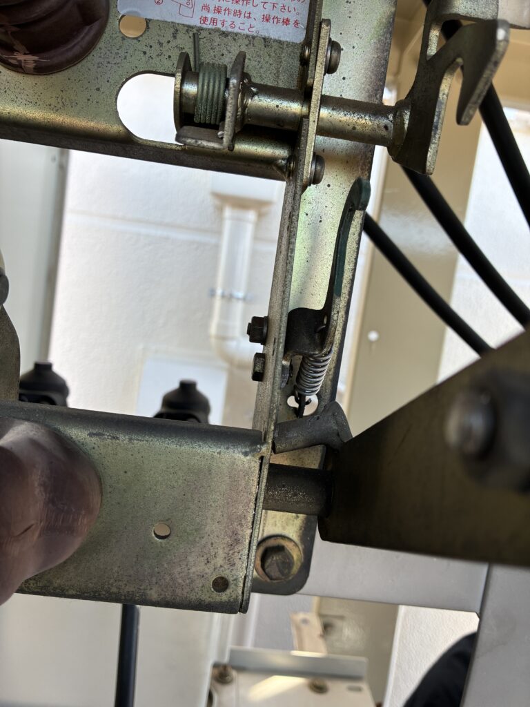 ロック機能の鉄が曲がっている