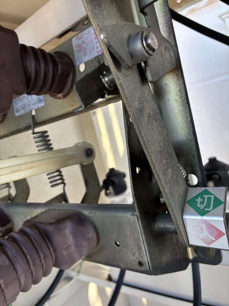 ロック解除のフックが下がらない状態