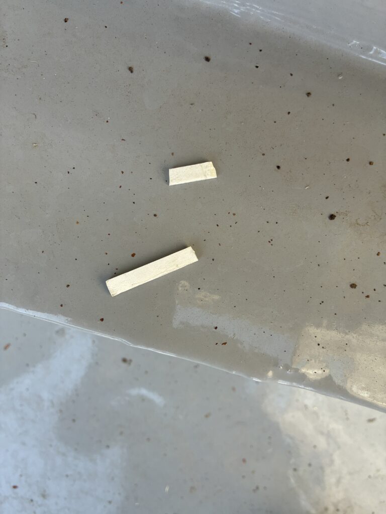 破損した消弧室の一部