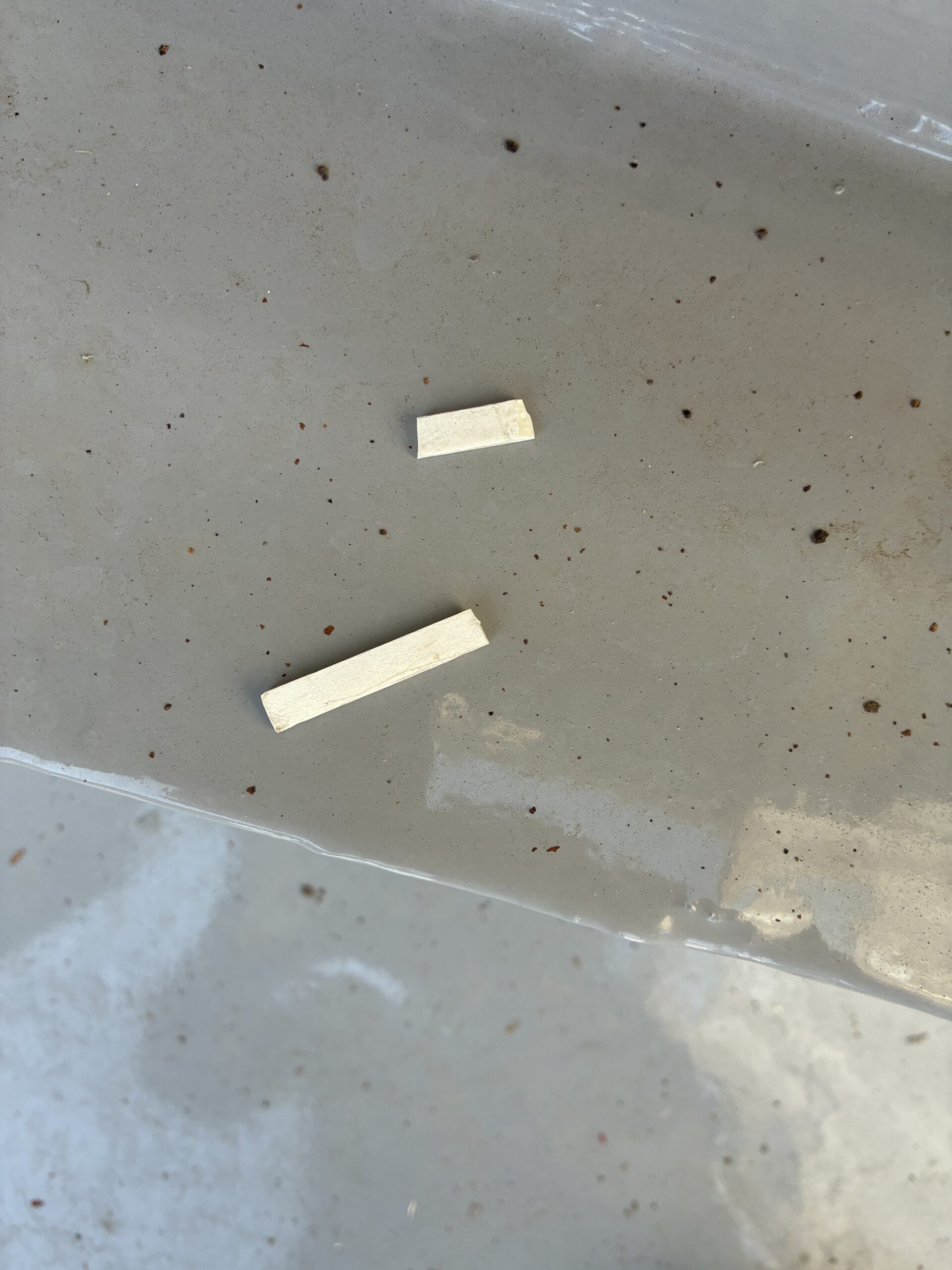 破損した消弧室の一部