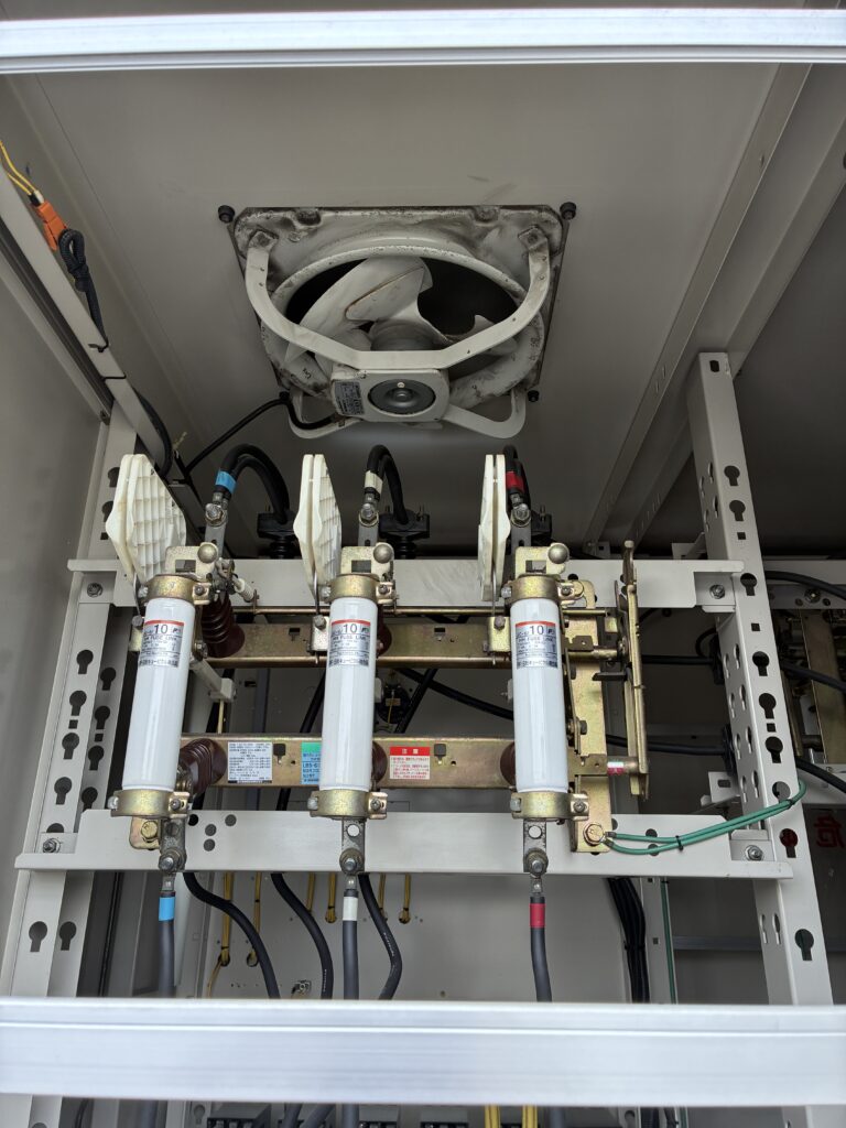 換気扇とLBS（正面）