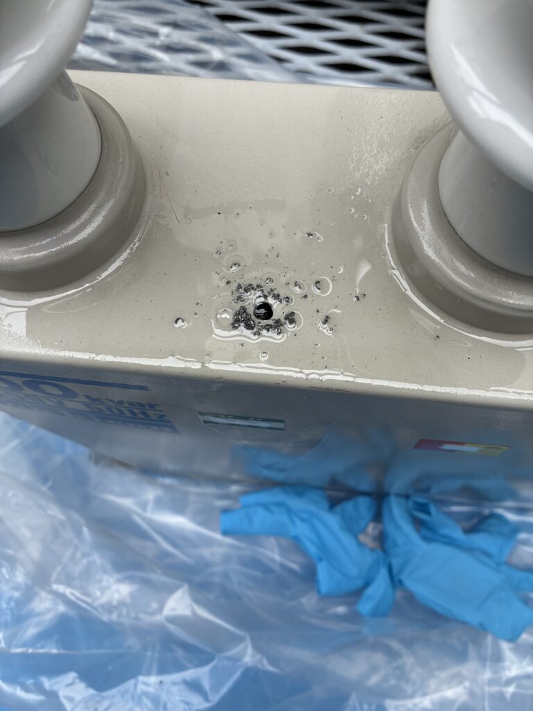 コンデンサの穴あけ