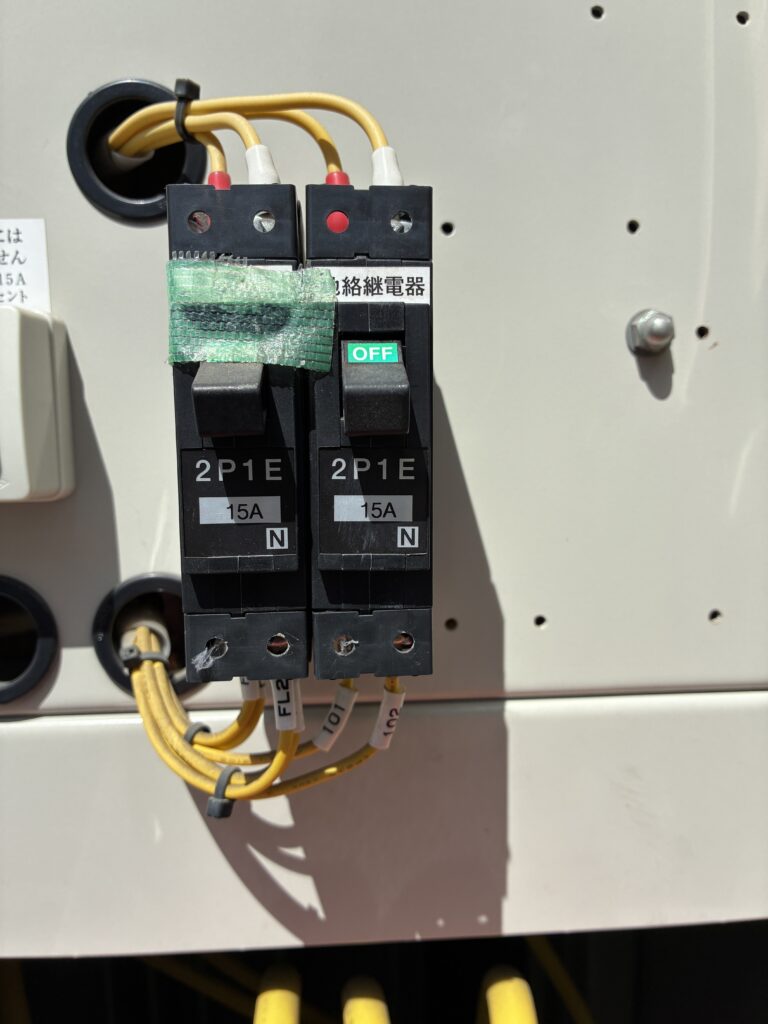 2変外部電源を印加するブレーカー